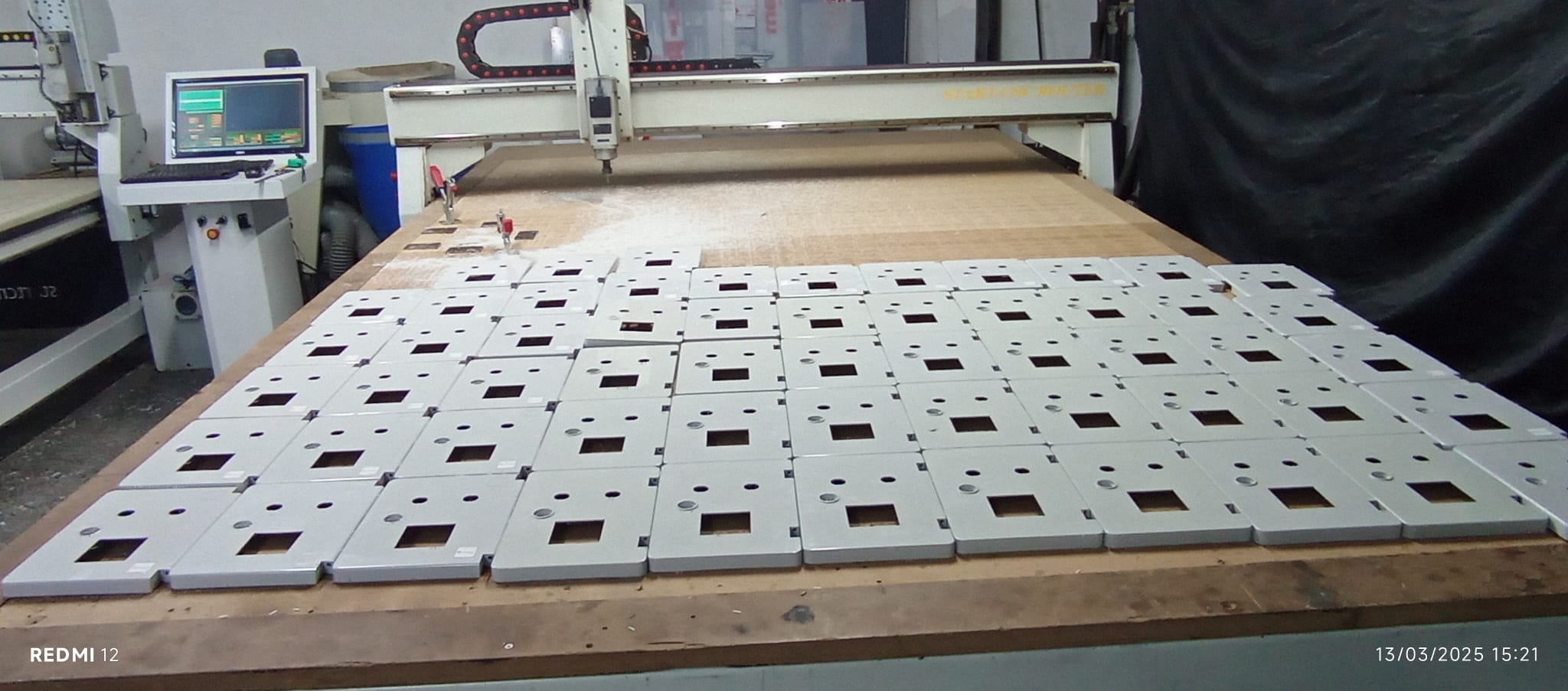 High-Volume CNC Routing and Batch Production of Custom Industrial Components from Sheet Materials.